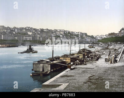 . Deutsch: Das St. Clair und Hügel des Roten Kreuzes aus der Kai, Brotteaux, Lyon, Frankreich Français: Saint-Clair et la Colline de La Croix-Rousse depuis un Quai des Brotteaux, Lyon, Frankreich. Zwischen 1890 und 1905 975 Lyon rhone Congres Stockfoto