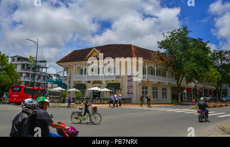 Dalat, Vietnam - 27.November 2017. Straße in Dalat, Vietnam. Da Lat war als Resort von der Französischen in den frühen 1900er Jahren entwickelt. Stockfoto