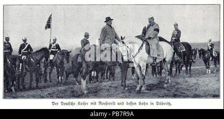 . Englisch: Dieses Foto, von einem unbekannten Fotografen, 1910 erschien in einer Ausgabe der Katholischen Deutschen Zeitschrift 'Deutscher Hausschatz'. Es zeigt eine freundliche Begegnung in einem militärischen Kontext von Theodore Roosevelt (Mitte) mit seinem Sohn Kermit (links) und der Deutsche Kaiser Wilhelm II. in der Nähe der Stadt Döberitz. Nach Angaben der Zeitung, Roosevelt hatte besuchten europäischen Hauptstädten wie Rom und Wien vor seiner Ehrendoktorwürde in Berlin empfangen am 12. Mai 1910. Deutsch: Dieses Foto eines unbekannten Bzw. nicht genannten Fotografen erschien 1910 in der katholischen Wochenzeitschrift 'Deutscher Ha Stockfoto