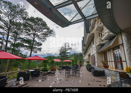 Dalat, Vietnam - 17.August 2017. Im Coffee Shop von Mountain Resort in Dalat, Vietnam. Da Lat ist ein beliebtes Touristenziel, liegt 1500 m über dem Stockfoto