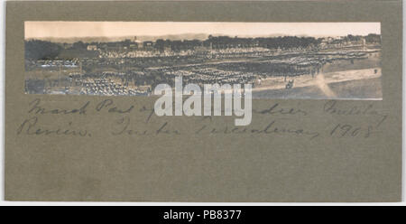 1044 Militärische überprüfung Quebec Tercentenary (HS 85-10 -19917) Original Stockfoto