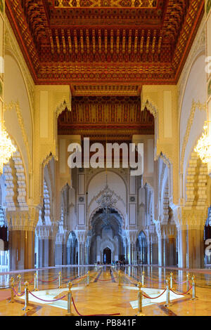 CASABLANCA, MAROKKO - Sep 1, 2015: Innenraum der Moschee Hassan II oder Grande Mosquee Hassan II. Es ist die größte Moschee in Marokko und die 13. größte Stockfoto