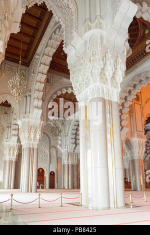 CASABLANCA, MAROKKO - Sep 1, 2015: Innenraum der Moschee Hassan II oder Grande Mosquee Hassan II. Es ist die größte Moschee in Marokko und die 13. größte Stockfoto