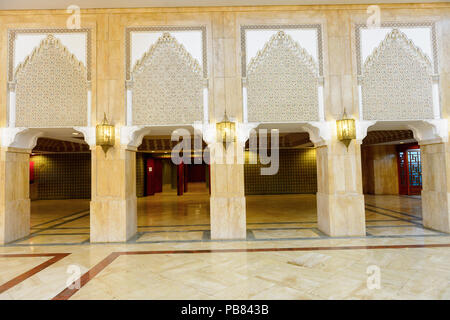 CASABLANCA, MAROKKO - Sep 1, 2015: Innenraum der Moschee Hassan II oder Grande Mosquee Hassan II. Es ist die größte Moschee in Marokko und die 13. größte Stockfoto