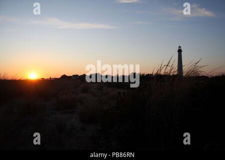 Sonnenuntergang bei Cape May Lighthouse, Cape May Point State Park, Cape May, New Jersey (NJ) Stockfoto