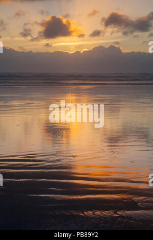 Sonnenuntergang über Ninety Mile Beach, Northland, Neuseeland. Stockfoto