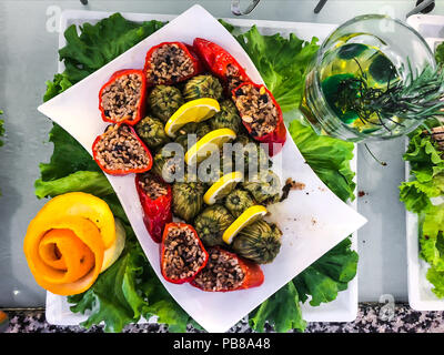 Gemüse gefüllt mit Reis, Bulgur. Studio Foto Stockfoto