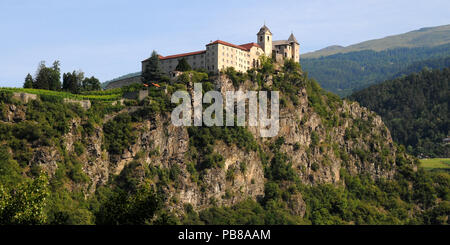 Die schönen Kloster Säben in Klausen (Klausen). Valle Isarco, Bozen. Trentino Alto-Adige in Italien. Stockfoto