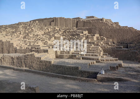 Huaca Pucllana oder Huaca Juliana, ein großer Adobe und Ton Pyramide Stockfoto