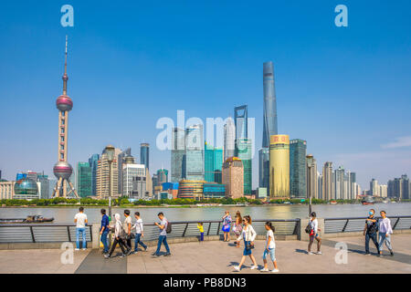China, Shanghai, Pudong District, Lujiazui, Oriental Pearl Tower, Jin Mao Gebäude, World Financial Center und Shanghai Tower. Stockfoto