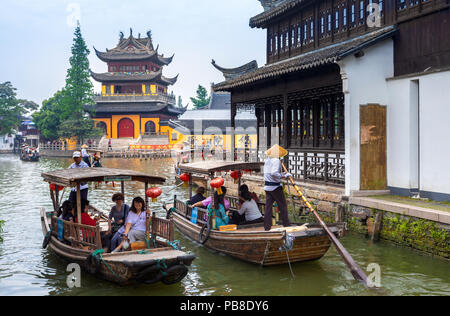 China, Shanghai, Zhujiajiaozhen Stadt, Kanal Stockfoto