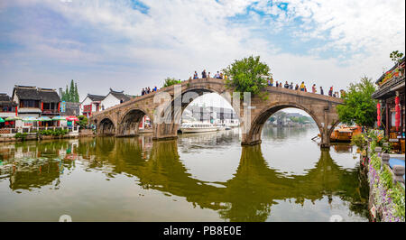 China, Shanghai, Zhujiajiaozhen Stadt, Kanal Stockfoto