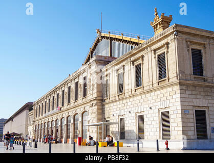 Schrägansicht der Fassade von Marseille Bahnhof St. Charles, gebaut für die PLM-Bahn, und im Jahre 1848 eröffnet Stockfoto