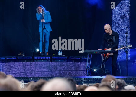 16/A Perfect Circle, Maynard James Keenan, BILLY HOWERDEL, von Links nach Rechts, Rock Band, USA, Gig, 17.06.2018, Open Air, Citadel Music Festival 2018, Zitadelle, Berlin, Deutschland, exklusive Deutschland zeigen, ausverkauft, Übersicht, Bühne <ENGLISCH> A Perfect Circle, Rock Band, USA, am 17. Juni 2018, Zitadelle, Berlin, Deutschland, ausverkauft, Übersicht, Bühne | Verwendung weltweit Stockfoto