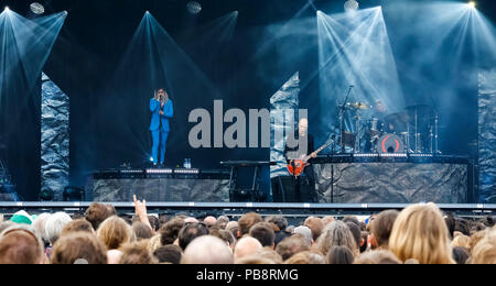 16/A Perfect Circle, Maynard James Keenan, BILLY HOWERDEL, von Links nach Rechts, Rock Band, USA, Gig, 17.06.2018, Open Air, Citadel Music Festival 2018, Zitadelle, Berlin, Deutschland, exklusive Deutschland zeigen, ausverkauft, Übersicht, Bühne <ENGLISCH> A Perfect Circle, Rock Band, USA, am 17. Juni 2018, Zitadelle, Berlin, Deutschland, ausverkauft, Übersicht, Bühne | Verwendung weltweit Stockfoto