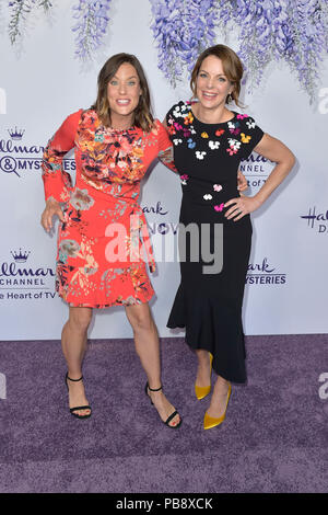 Beverly Hills, USA. 26. Juli 2018. Ashley Williams und ihre Schwester Kimberly Williams-Paisley an die 2018 Hallmark Channel Sommer TCA an einer privaten Residenz am 26. Juli 2018 in Beverly Hills, Kalifornien. Credit: Geisler-Fotopress GmbH/Alamy leben Nachrichten Stockfoto