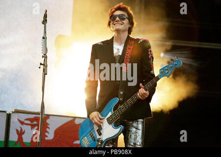 Derbyshire, Großbritannien. 27. Juli 2018. Nicky Wire der Manic Street Prediger führt auf der Bühne Y nicht Festival in der Pikehall, Derbyshire am Freitag, den 27. Juli 2018. Quelle: Georgia Taylor/Alamy leben Nachrichten Stockfoto
