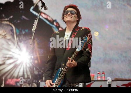 Derbyshire, Großbritannien. 27. Juli 2018. Nicky Wire der Manic Street Prediger führt auf der Bühne Y nicht Festival in der Pikehall, Derbyshire am Freitag, den 27. Juli 2018. Quelle: Georgia Taylor/Alamy leben Nachrichten Stockfoto