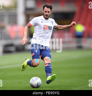 Ashton Gate, Bristol, UK. 27. Juli, 2018. Vor Jahreszeit Fußball freundlich, Bristol City vs. AFC Bournemouth; Adam Smith von AFC Bournemouth am Ball Quelle: Aktion plus Sport/Alamy leben Nachrichten Stockfoto