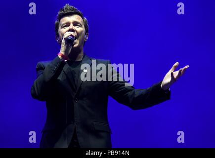 Dorset, Großbritannien. 27. Juli 2018. Rick Astley Credit: Finnbarr Webster/Alamy leben Nachrichten Stockfoto