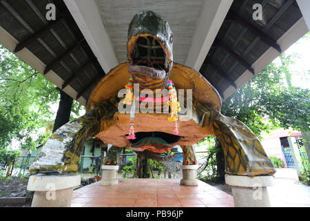 Die Schildkröte Haus in der Nähe von Khon Kaen besucht durch diejenigen, die verehren, Schildkröten und wählen Sie Verdienst für ein langes und gesundes Leben zu machen. Stockfoto