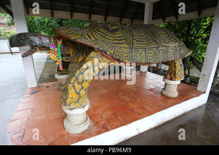 Die Schildkröte Haus in der Nähe von Khon Kaen besucht durch diejenigen, die verehren, Schildkröten und wählen Sie Verdienst für ein langes und gesundes Leben zu machen. Stockfoto