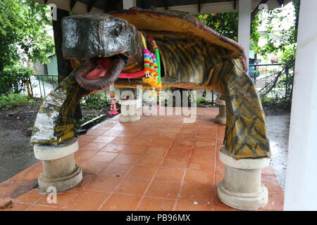 Die Schildkröte Haus in der Nähe von Khon Kaen besucht durch diejenigen, die verehren, Schildkröten und wählen Sie Verdienst für ein langes und gesundes Leben zu machen. Stockfoto