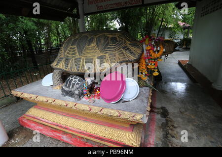 Die Schildkröte Haus in der Nähe von Khon Kaen besucht durch diejenigen, die verehren, Schildkröten und wählen Sie Verdienst für ein langes und gesundes Leben zu machen. Stockfoto