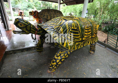 Die Schildkröte Haus in der Nähe von Khon Kaen besucht durch diejenigen, die verehren, Schildkröten und wählen Sie Verdienst für ein langes und gesundes Leben zu machen. Stockfoto