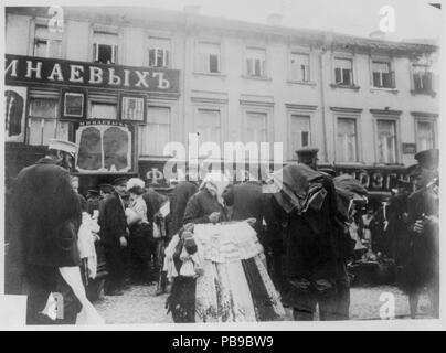 . Englisch: Titel: Russland, Ca. 1920 Abstract: Street Market Szene. Physische Beschreibung: 1 Fotoabzug. Hinweise:' (9-20)." Foto: Frank G. Tischler; Dieser Datensatz enthält ungeprüfte Daten von caption Karte. Vor 1920 1278 Russland, Ca. 1920 LCCN 2001703852 Stockfoto
