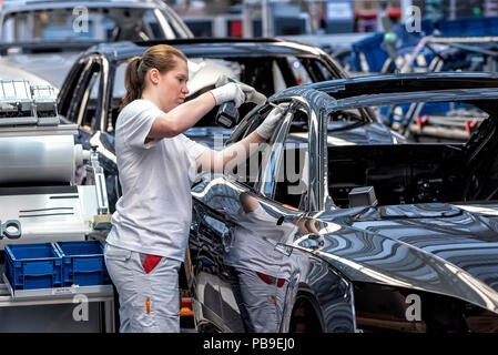 Montagelinie Audi A4 und A5 bei der Audi AG in Ingolstadt Bayern Deutschland Stockfoto