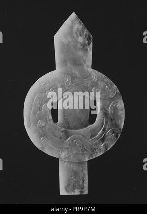 Anhänger. Kultur: China. Abmessungen: L 5 3/4 in. (14,6 cm); W. 3 1/8 in. (7,9 cm). Datum: 20. Museum: Metropolitan Museum of Art, New York, USA. Stockfoto