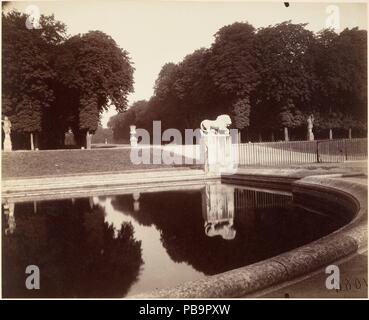 Saint-Cloud. Artist: Eugène Atget (Französisch, Libourne 1857-1927 Paris). Abmessungen: Bild: 17,5 x 21,5 cm (6 7/8 x 8 7/16 in.) Mount: 37,1 x 28,7 cm (14 5/8 x 11 5/16 in.). Datum: Juli 1921. Museum: Metropolitan Museum of Art, New York, USA. Stockfoto