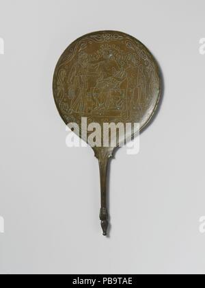 Bronze Spiegel. Kultur: Praenestine. Maße: Länge 12 cm. (31,4 cm); Durchmesser 6 5/8 in. (16,8 cm). Datum: Ende 4./Anfang 3.Jh. v. Chr.. Eingeschrieben, in Latein: Iuno (Juno), Iovei (Jupiter), Hercele (Herkules). Museum: Metropolitan Museum of Art, New York, USA. Stockfoto