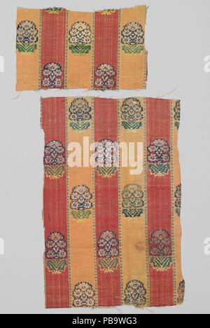 Zwei Textile Fragmente. Abmessungen: Größte Fragment: L: 9,5 (24,1 cm) x W: 6,5 Zoll (16,5 cm). Datum: 18. Museum: Metropolitan Museum of Art, New York, USA. Stockfoto