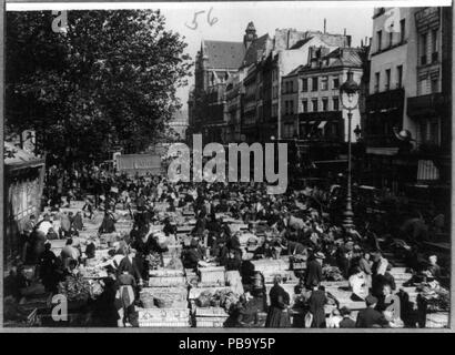 1086 fast identisch, Blick auf die Straße Markt in Paris, Frankreich LCCN 2002707009 Stockfoto