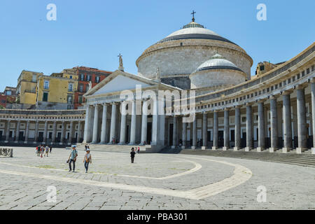 Kirche von San Francisco de Paula in Piazza del Plebiscito (Neapel, Italien). 01. 07. 2018 Italien Stockfoto
