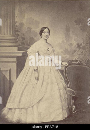 . Englisch: Frau Jefferson Davis, full-length Studio Portrait, stehend, mit leicht nach rechts mit der linken Hand auf der Rückseite von einem Stuhl. Provenienz: Geschenk von Gist Blair; 1936. Zwischen 1860 und 1870 1067 Frau Jefferson Davis, full-length Studio Portrait Stockfoto