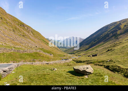 Kirkstone Pass ist ein Gebirgspass im englischen Lake District, in der Grafschaft Cumbria. Es liegt auf einer Höhe von 1.489 Fuß (454 m). Stockfoto