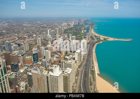 Blick von 875 N Michigan Avenue, Chicago Skyline der Stadt. Stockfoto