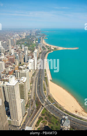 Blick von 875 N Michigan Avenue, Chicago Skyline der Stadt. Stockfoto