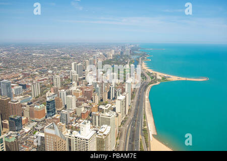 Blick von 875 N Michigan Avenue, Chicago Skyline der Stadt. Stockfoto