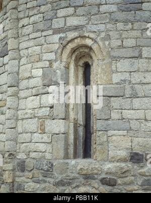 Exterieur - las mejores DE LA VENTANA DEL ABSIDIOLO DE LA IGLESIA DE SAN CLEMENTE DE TAULL - SIGLO XIV-ROMANICO KATALANISCHEN CON INFLUENCIAS LOMBARDAS. Lage: Iglesia de San Clemente, TAHULL/TAULL, MALLORCA, SPANIEN. Stockfoto