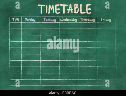 Schule oder Klasse Zeitplan Zeitplan auf grüner Tafel Stockfoto