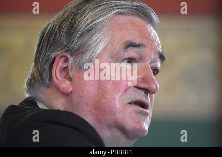 Sir James Munby, hält eine Pressekonferenz am Tag seines Ausscheidens aus dem Amt als Präsident der Familie, auf die Royal Courts of Justice in London, wo er sagte, sagte, das Parlament braucht Scheidungsrecht zu reformieren. Stockfoto