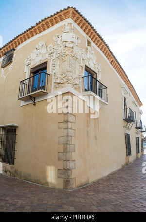 Almendralejo, Spanien. 26. Januar 2018: Rathaus Gebäude ehemaligen Palast der Monsalud, Almendralejo, Badajoz, Spanien. Ecke, Balkon Stockfoto