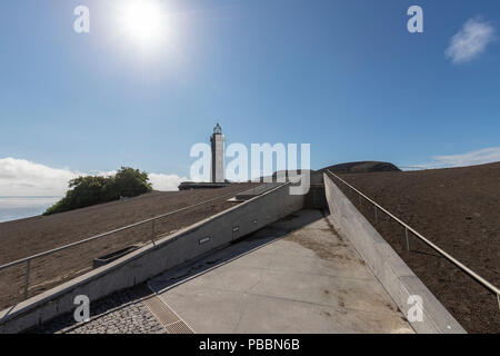 Leuchtturm und Visitors Center, Ponta Dos Capelinhos, Insel Faial, Azoren, Portugal Stockfoto