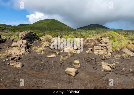 Häuser durch die capelinhos Vulkanausbruch Asche zerstört, Ponta Dos Capelinhos, Insel Faial, Azoren, Portugal Stockfoto