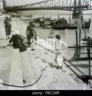 1183 Pesti alsó rakpart, háttérben a Szabadság híd (Ferenc József). 86712 Fortepan Stockfoto