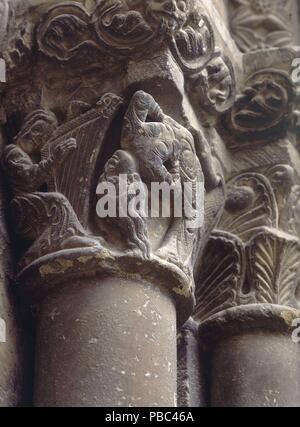 CAPITEL DEL ARPISTA Y DEL CONTORSIONISTA EN LA PORTADA OESTE DE LA IGLESIA DE SAN SALVADOR - SIGLO XIII-ROMANICO ESPAÑOL. Autor: Maestro de Agüero (12.). Lage: Iglesia del Salvador, Ejea de los Caballeros, SPANIEN. Stockfoto